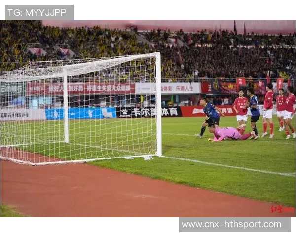 震撼瞬间足球远射集锦带你领略世界顶级射手的精彩表现与绝妙进球 震撼瞬间足球远射集锦带你领略世界顶级射手的精彩表现与绝妙进球